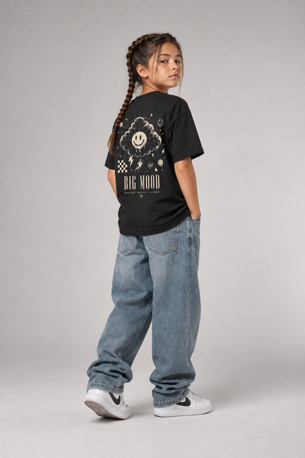 BIG MOOD Kids Shirt – Black – Dreiviertel-Rückenansicht Fullbody