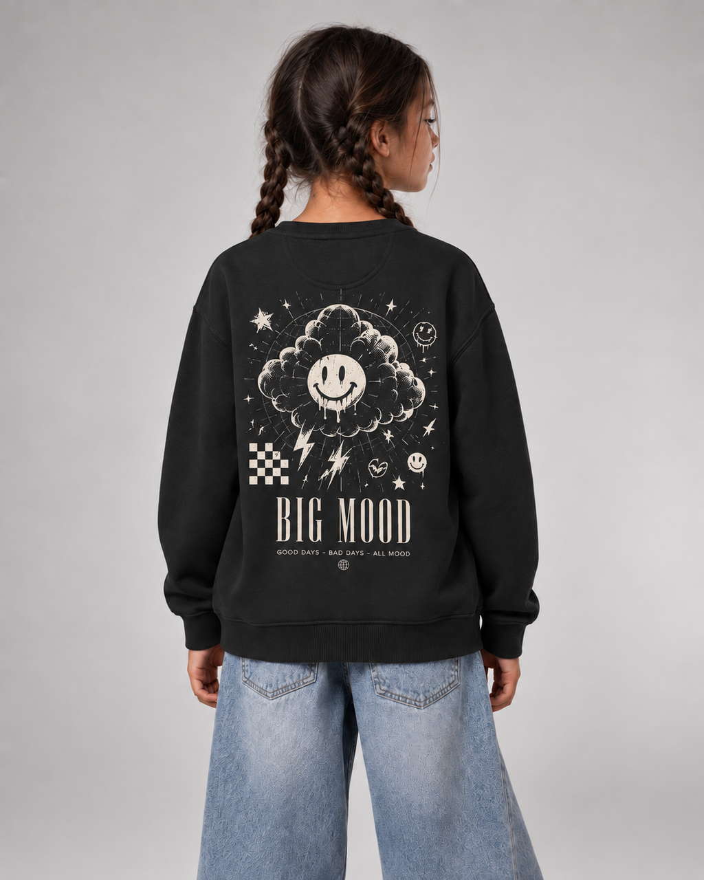 BELOUD Big Mood Kids Sweater Black – Rückenansicht getragen