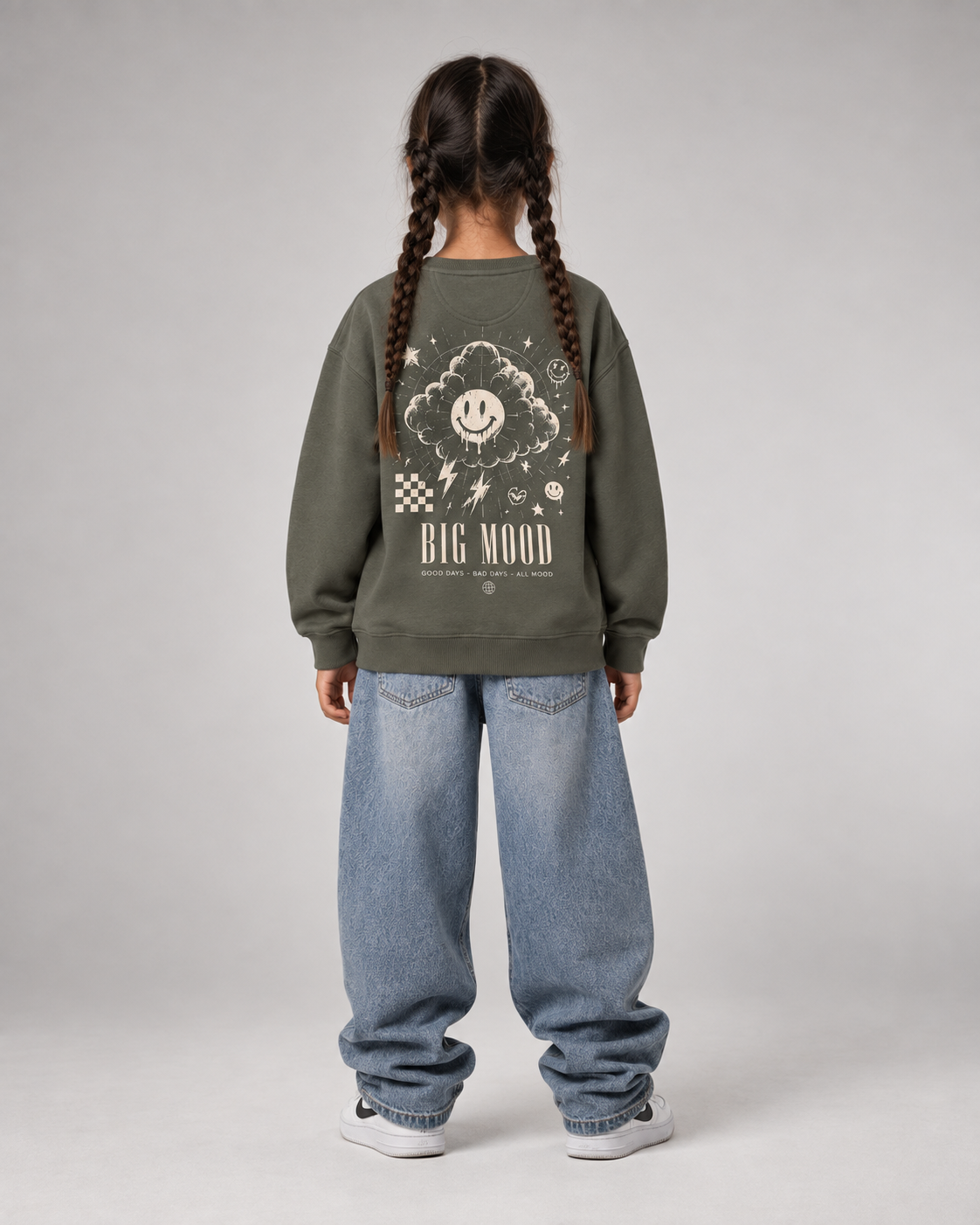 BELOUD Big Mood Kids Sweater Organic Khaki – Ganzkörper Rückenansicht