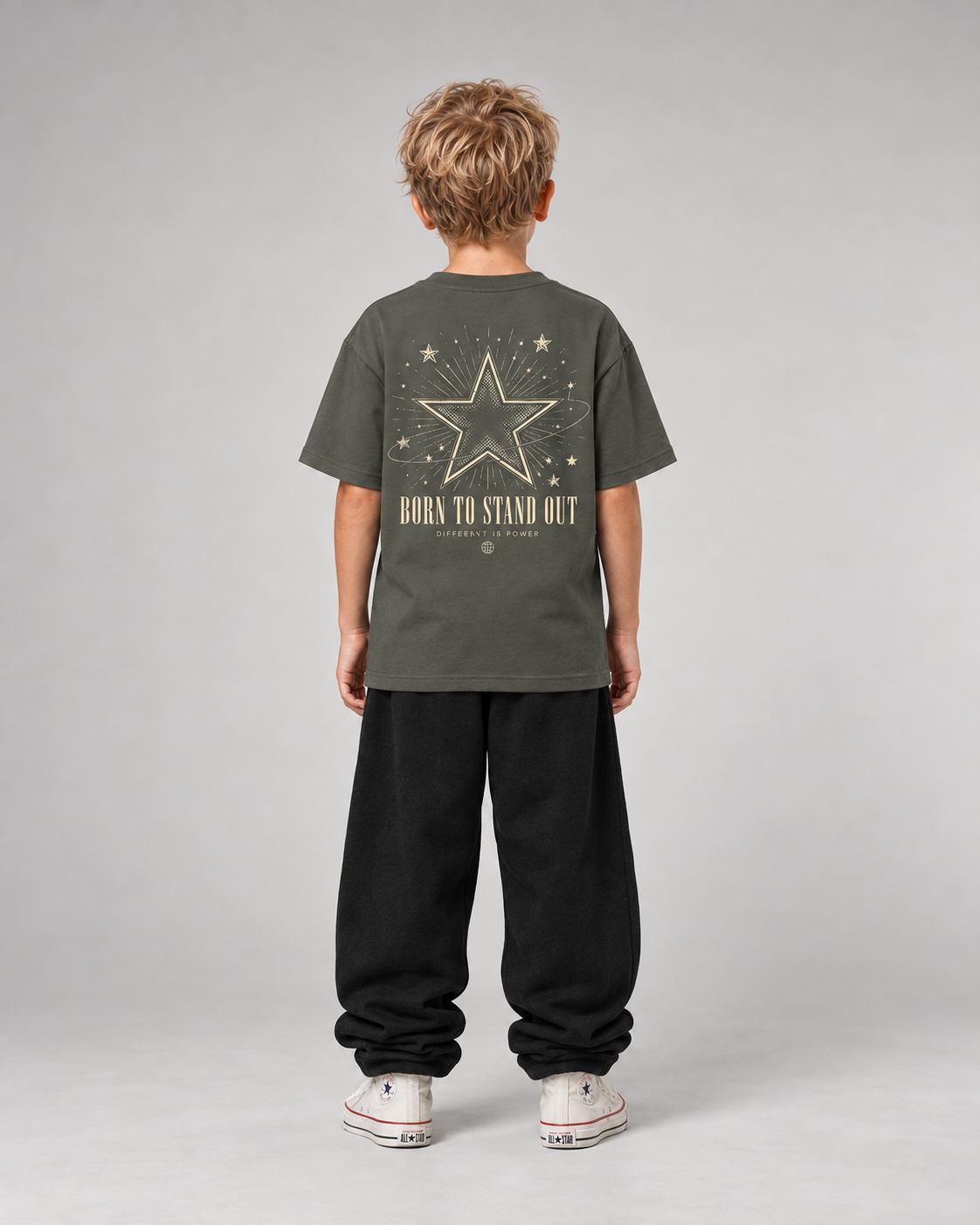 BORN TO STAND OUT Kids Shirt – Organic Khaki – Rücken Fullbody