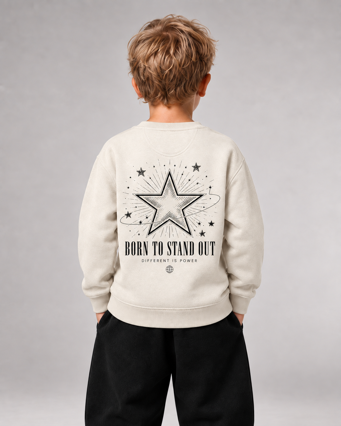 BORN TO STAND OUT Kids Sweater in Ivory – Rückansicht getragen