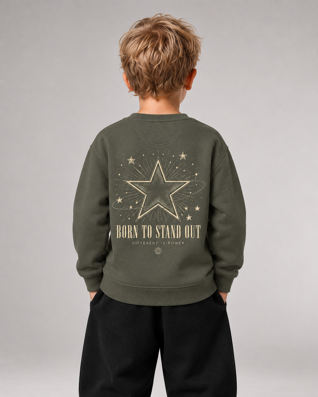 BORN TO STAND OUT Kids Sweater in Organic Khaki – Rückansicht getragen