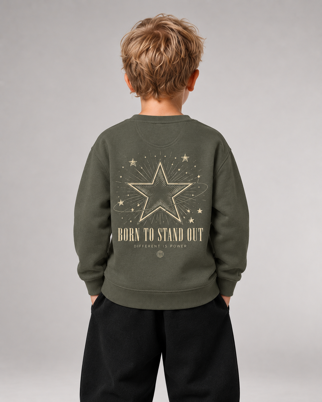 BORN TO STAND OUT Kids Sweater in Organic Khaki – Rückansicht getragen