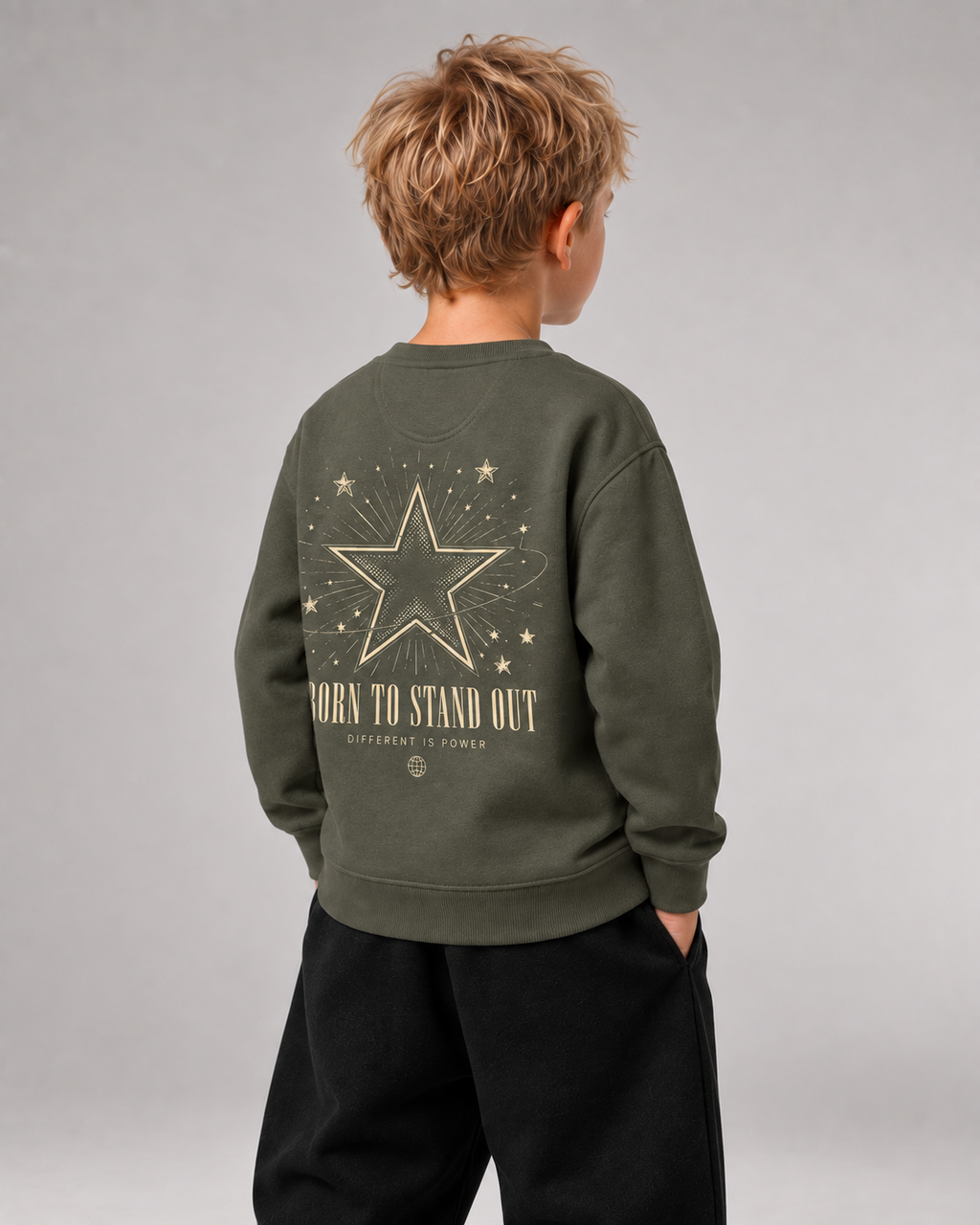 BORN TO STAND OUT Kids Sweater in Organic Khaki – Dreiviertel-Rückansicht getragen