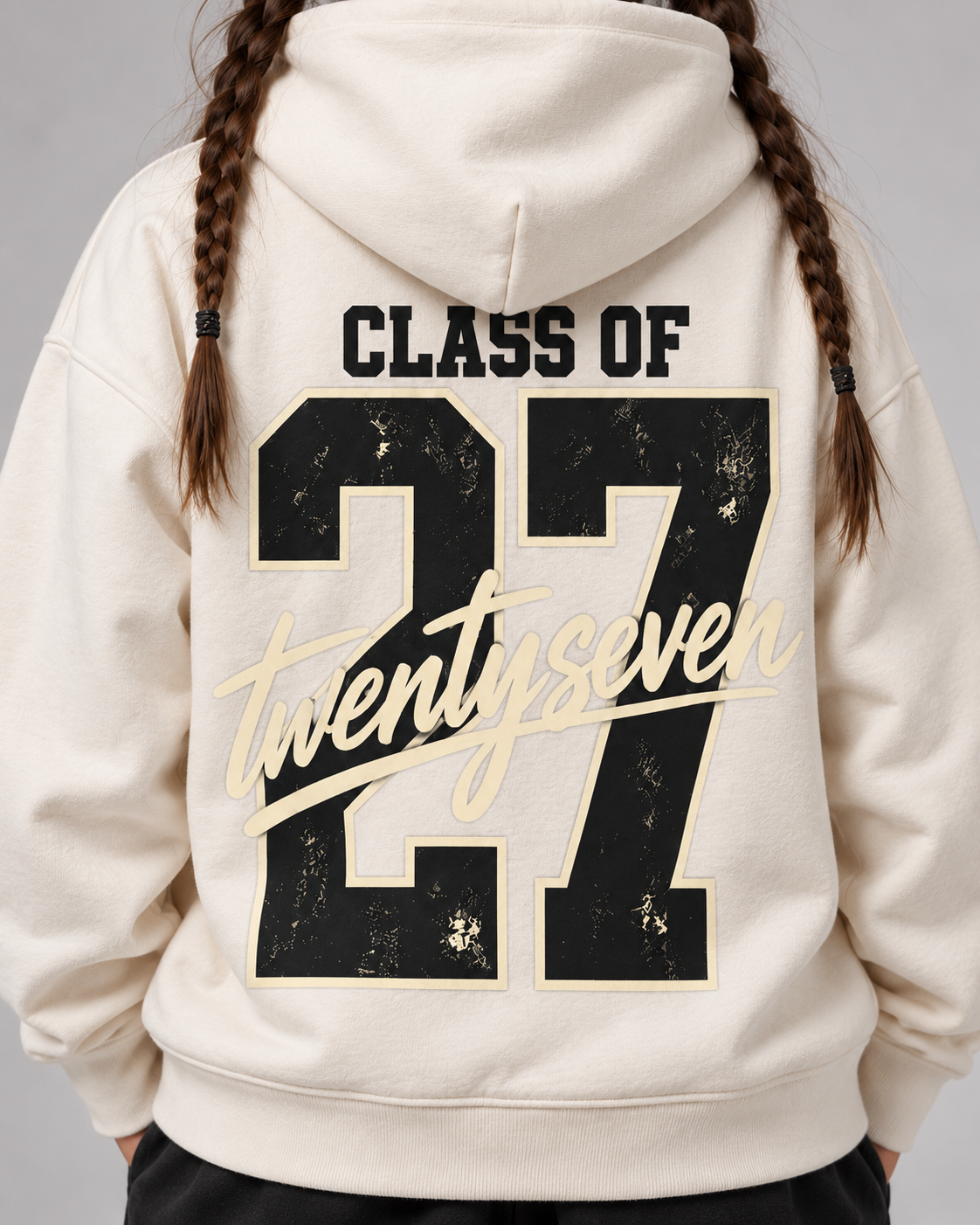 CLASS OF 27 Kids Hoodie – Ivory – getragenes Printdetail
