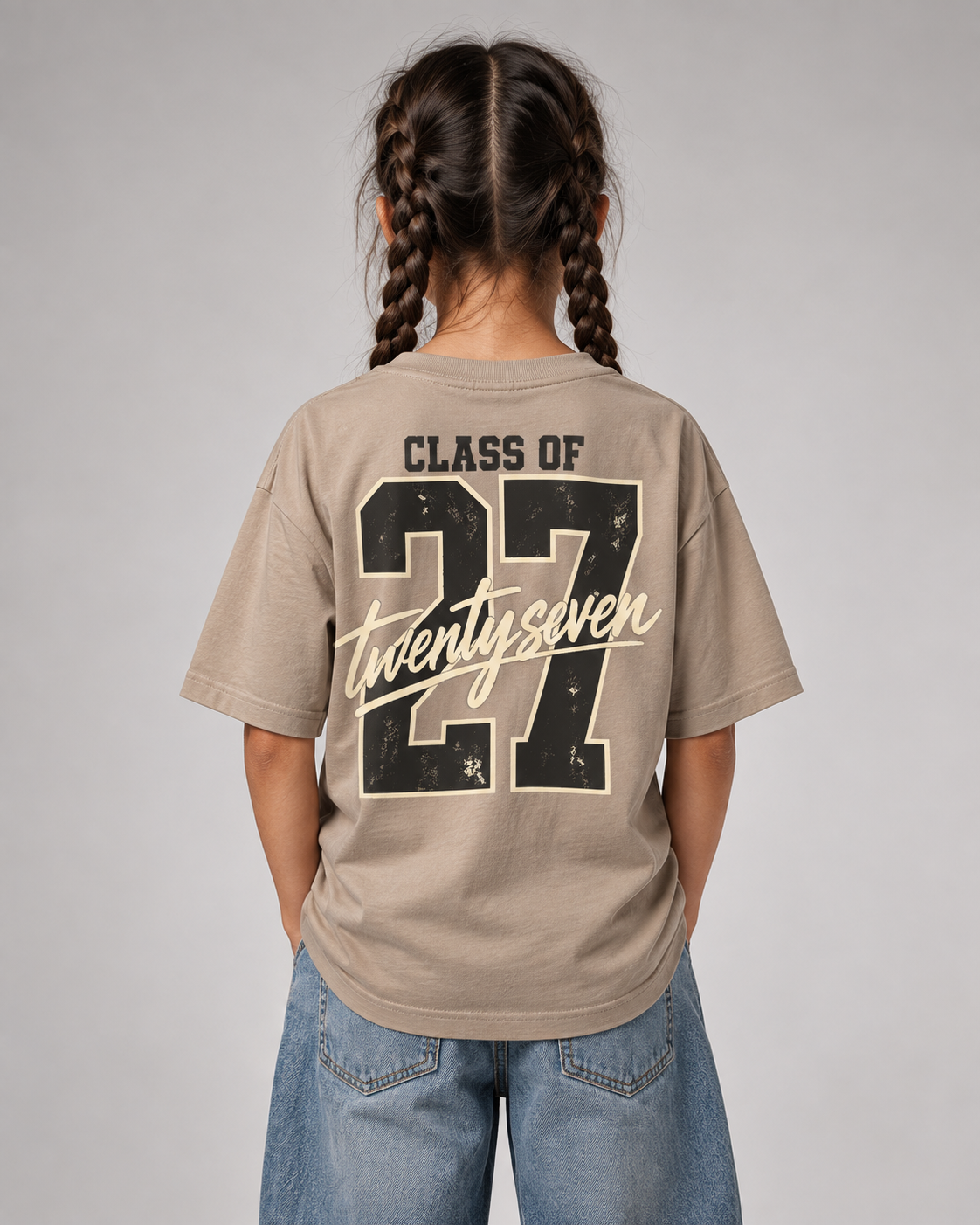 CLASS OF 27 Kids Shirt – Wet Sand – Rückenansicht Halfbody