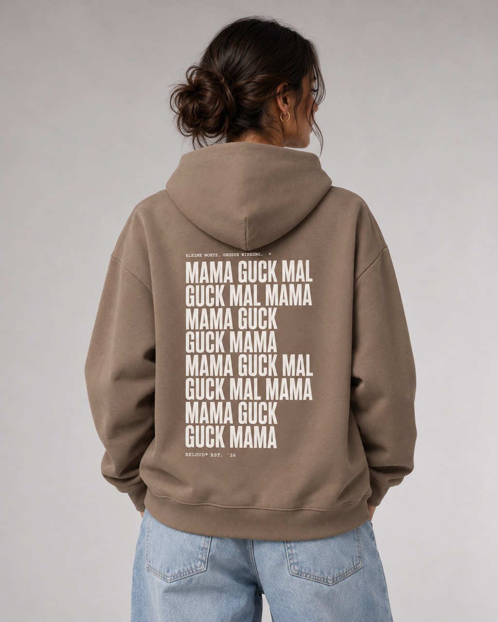 GUCK MAL MAMA Eltern Oversize Hoodie – Driftwood – Rückenansicht Halfbody