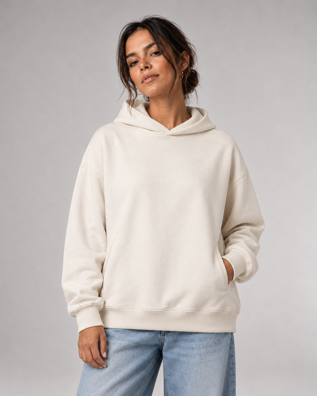 GUCK MAL MAMA Eltern Oversize Hoodie – Ivory – Frontansicht Halfbody