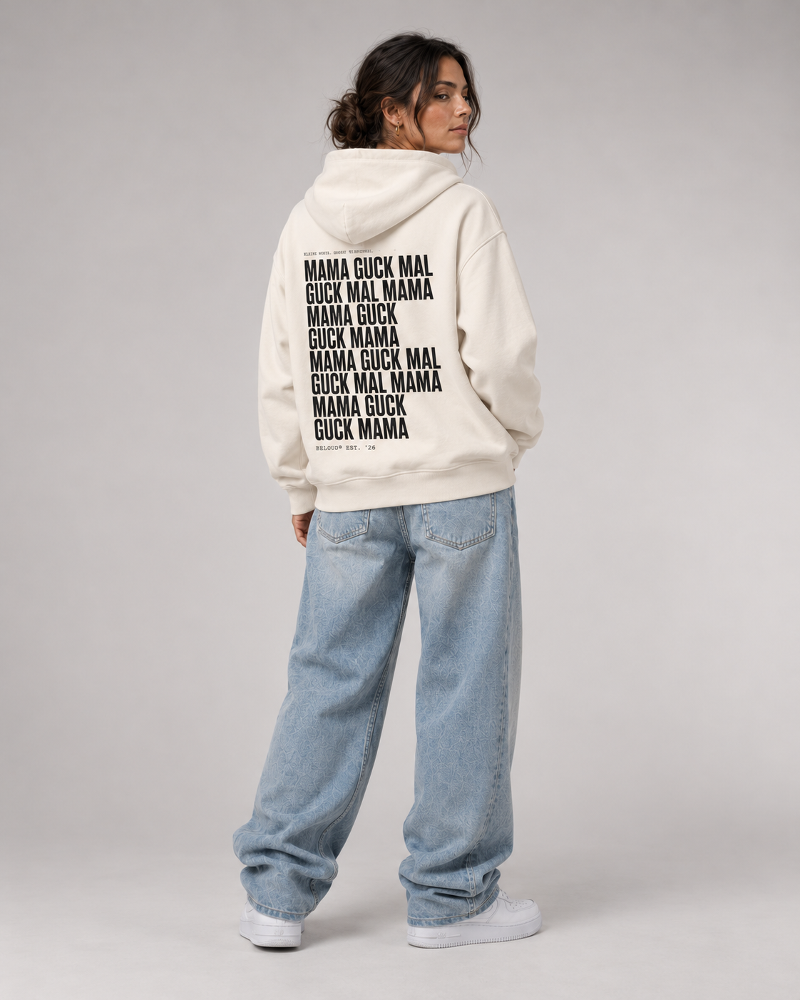 GUCK MAL MAMA Eltern Oversize Hoodie – Ivory – Dreiviertel-Rückenansicht Fullbody