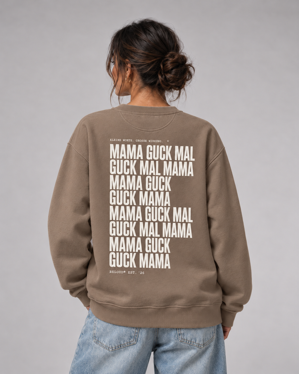 GUCK MAL MAMA Eltern Oversize Sweater – Driftwood – Rückenansicht Halfbody