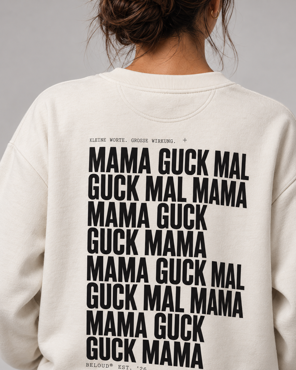 GUCK MAL MAMA Eltern Oversize Sweater – Ivory – Getragenes Printdetail