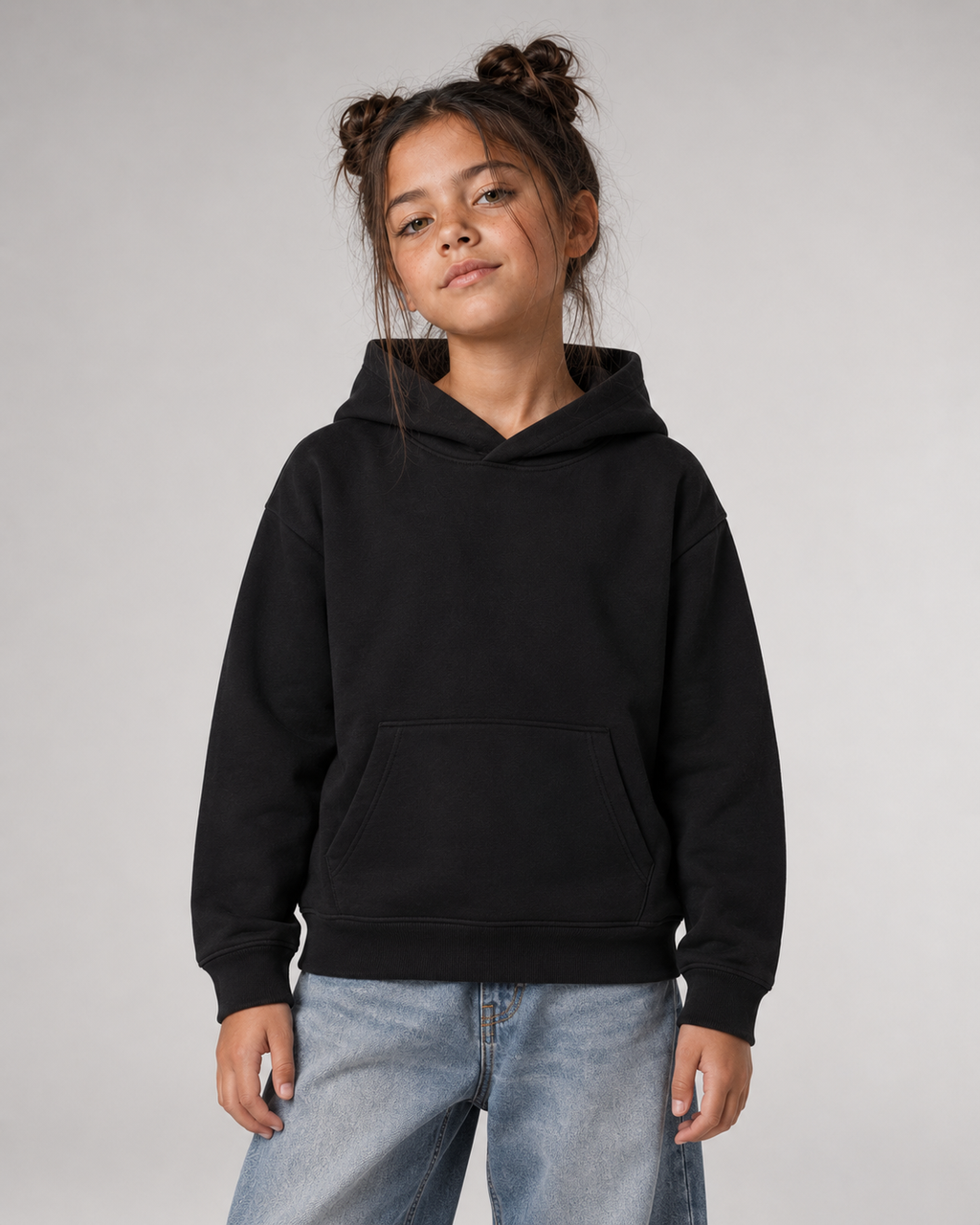 GUCK MAL MAMA Kids Hoodie Black – Vorderansicht Halfbody