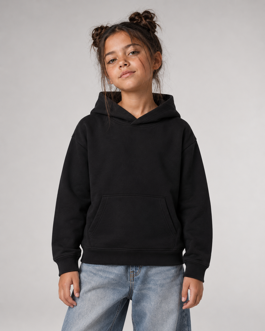 GUCK MAL MAMA Kids Hoodie Black – Vorderansicht Halfbody