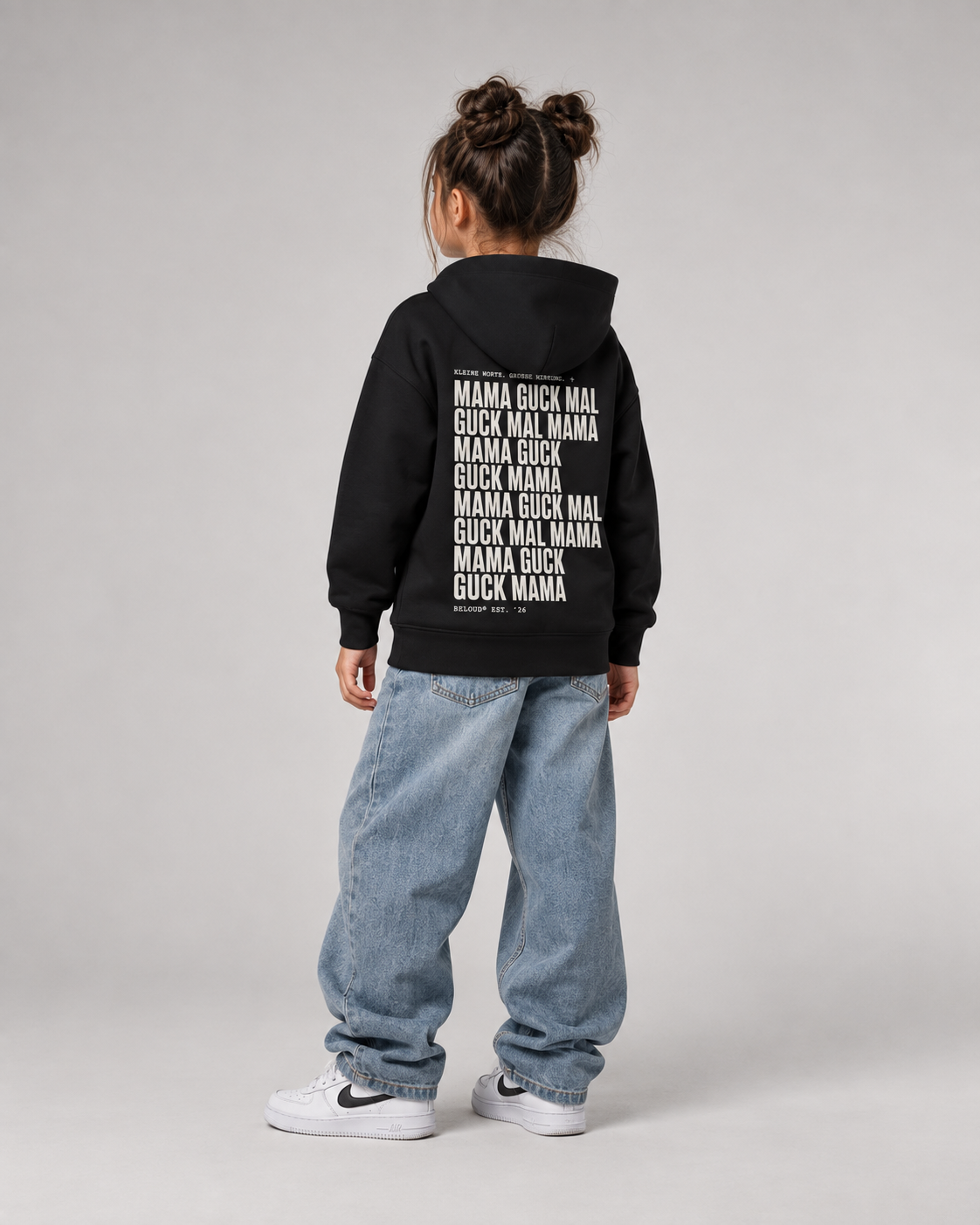 GUCK MAL MAMA Kids Hoodie Black – Dreiviertel-Rücken Fullbody