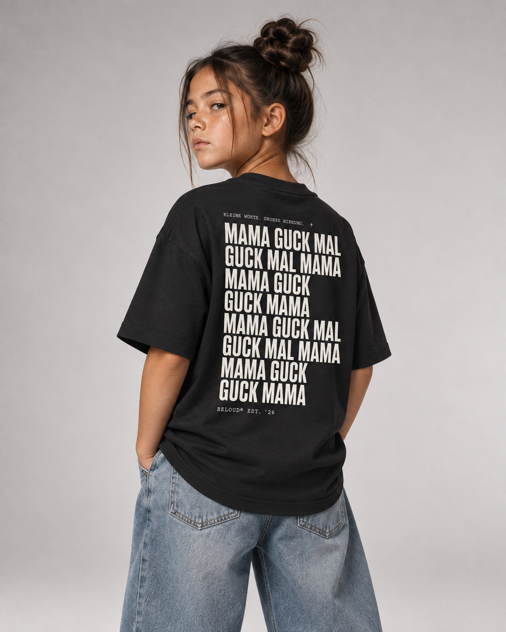 GUCK MAL MAMA Kids Shirt Black – Dreiviertel-Rückenansicht