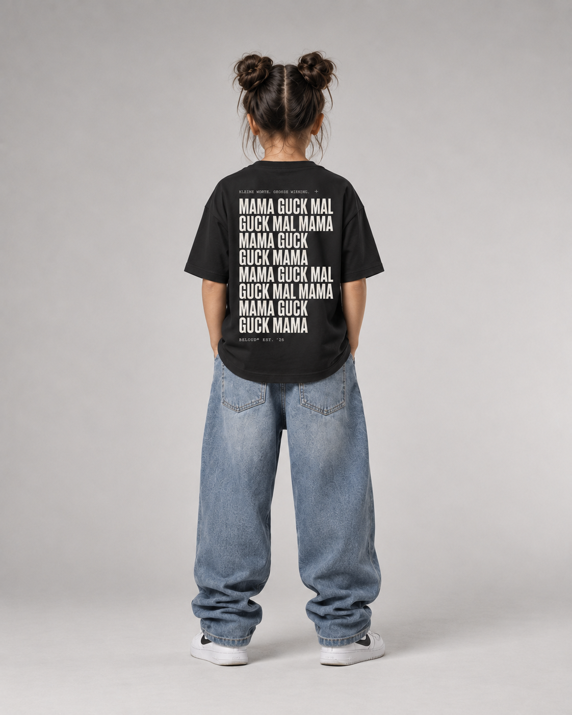 GUCK MAL MAMA Kids Shirt Black – Rückenansicht Fullbody