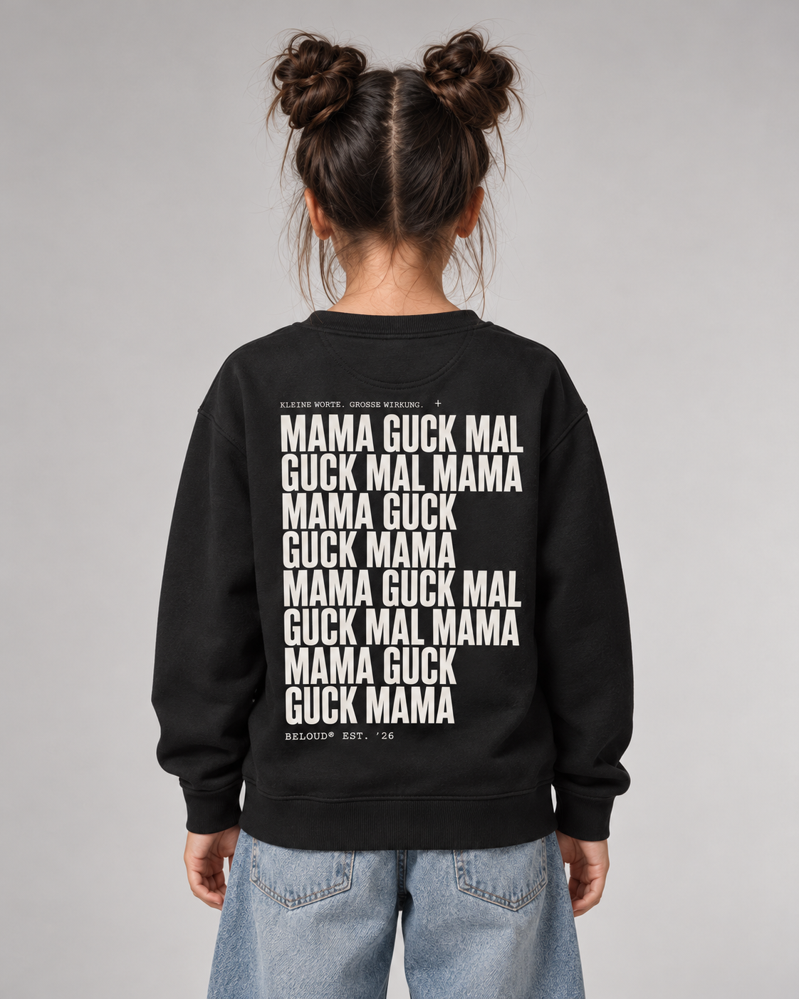 BELOUD GUCK MAL MAMA Kids Sweater in Black – Rückenansicht mit Statement-Print