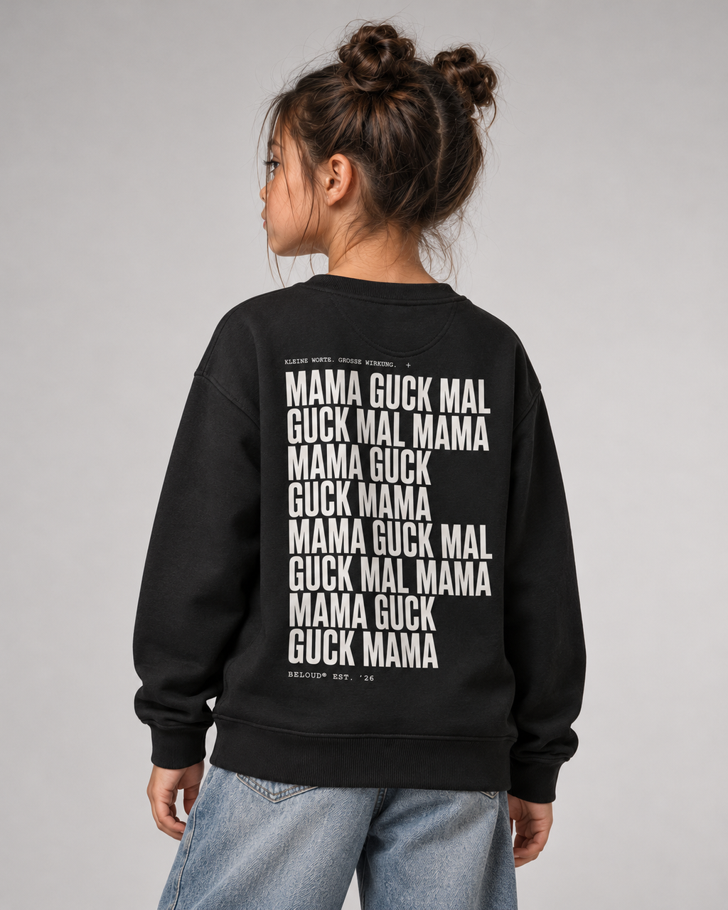 BELOUD GUCK MAL MAMA Kids Sweater in Black – Dreiviertel-Rückenansicht