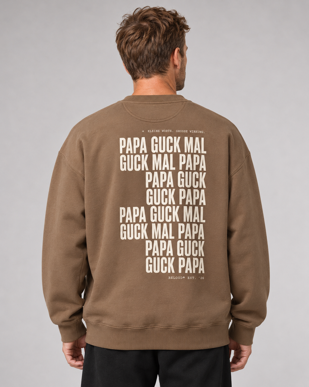 BELOUD GUCK MAL PAPA Eltern Oversize Sweater – driftwood – ruecken-halfbody am Papa-Model