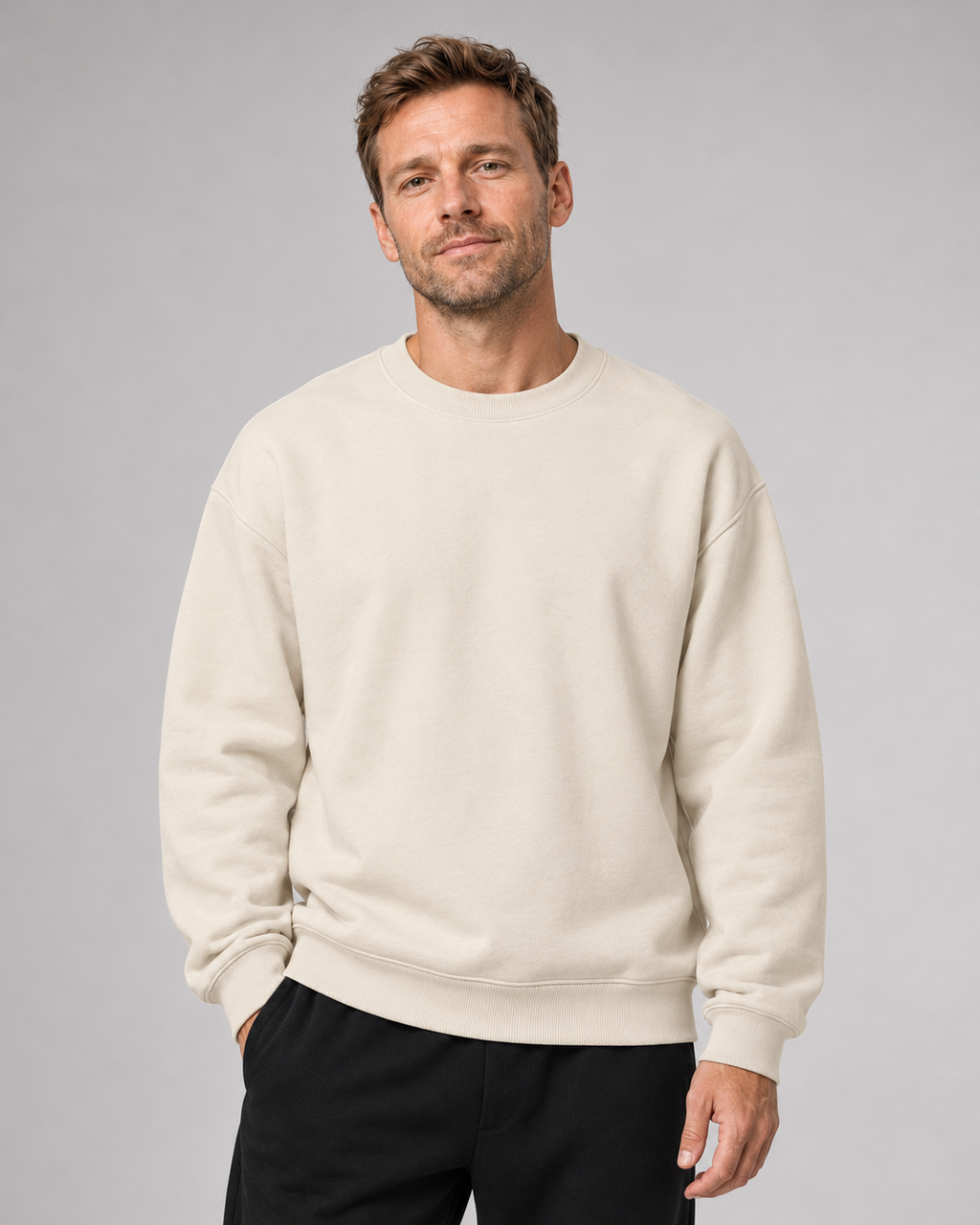 BELOUD GUCK MAL PAPA Eltern Oversize Sweater – ivory – front-halfbody am Papa-Model