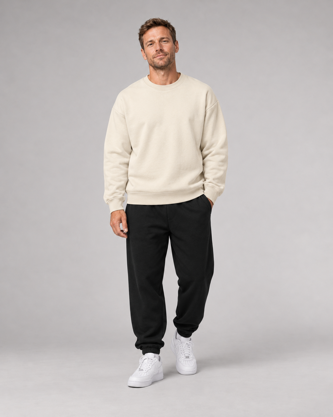BELOUD GUCK MAL PAPA Eltern Oversize Sweater – ivory – front-fullbody am Papa-Model