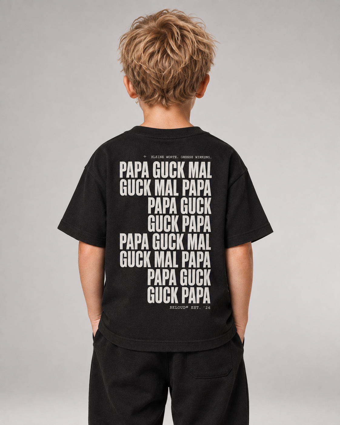GUCK MAL PAPA Kids Shirt – Black – Getragenes Printdetail