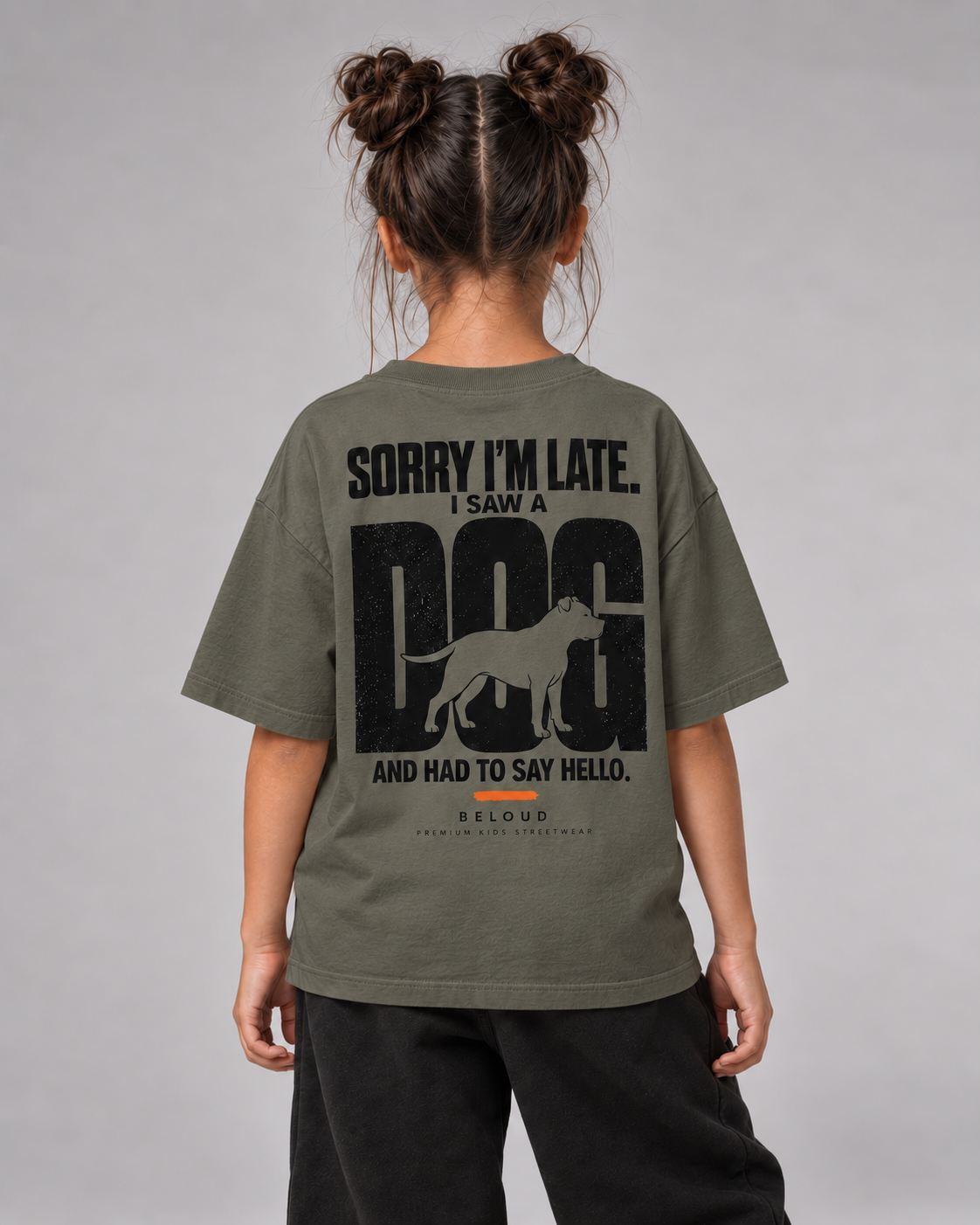 I SAW A DOG Kids Shirt – Organic Khaki – Rückenansicht Halfbody