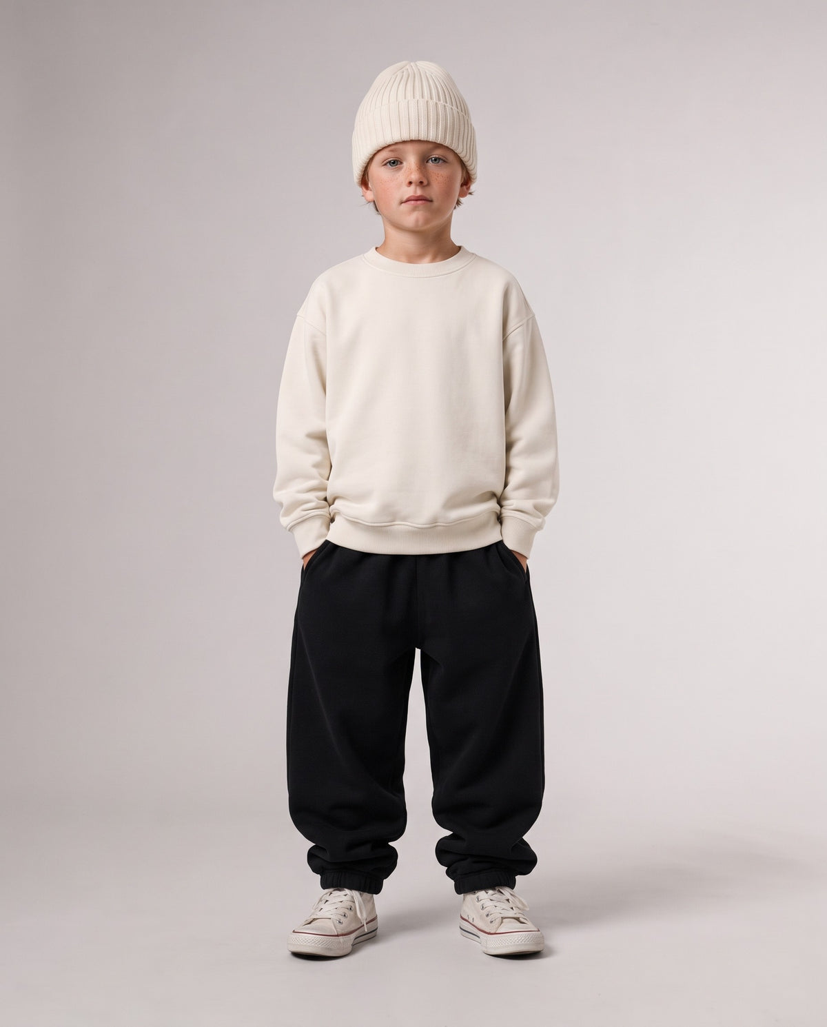 BELOUD Kids Beanie aus Bio-Baumwolle in Almond – kompletter Look