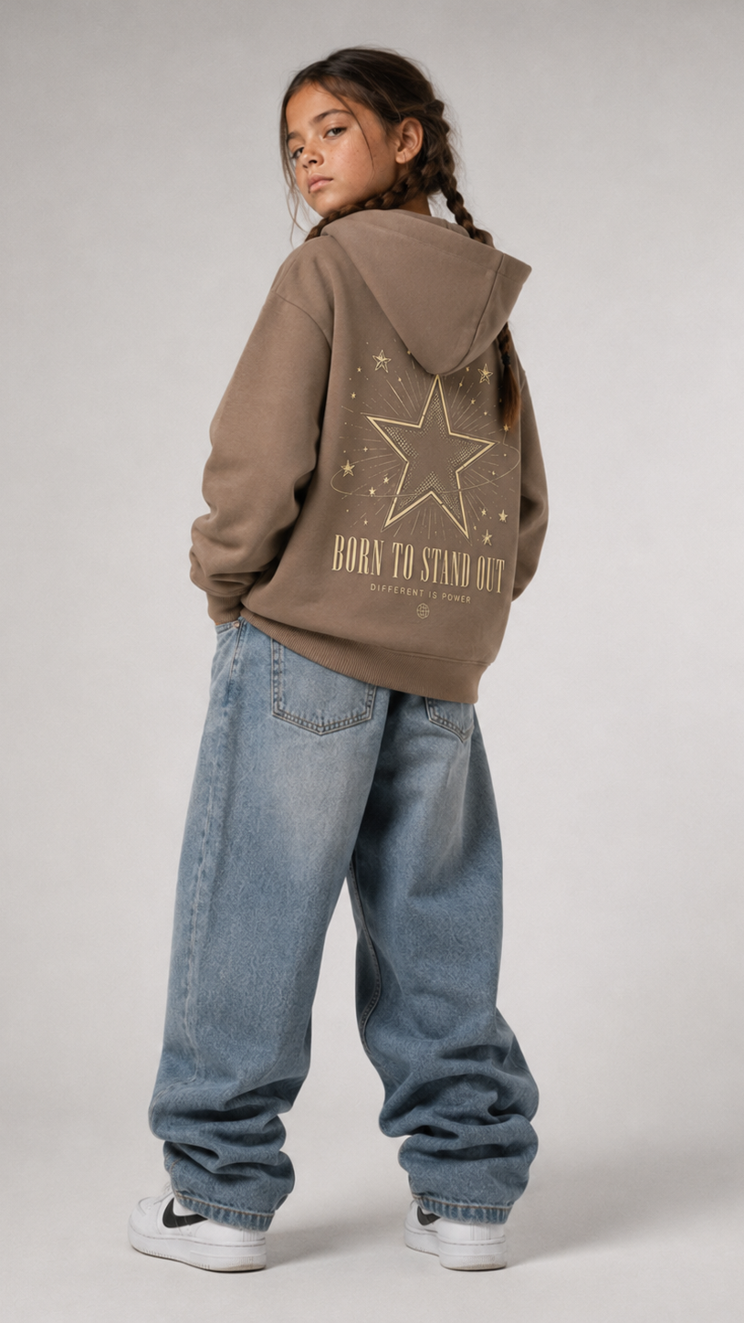 BORN TO STAND OUT Oversize Hoodie von BELOUD – Premium Kids-Streetwear