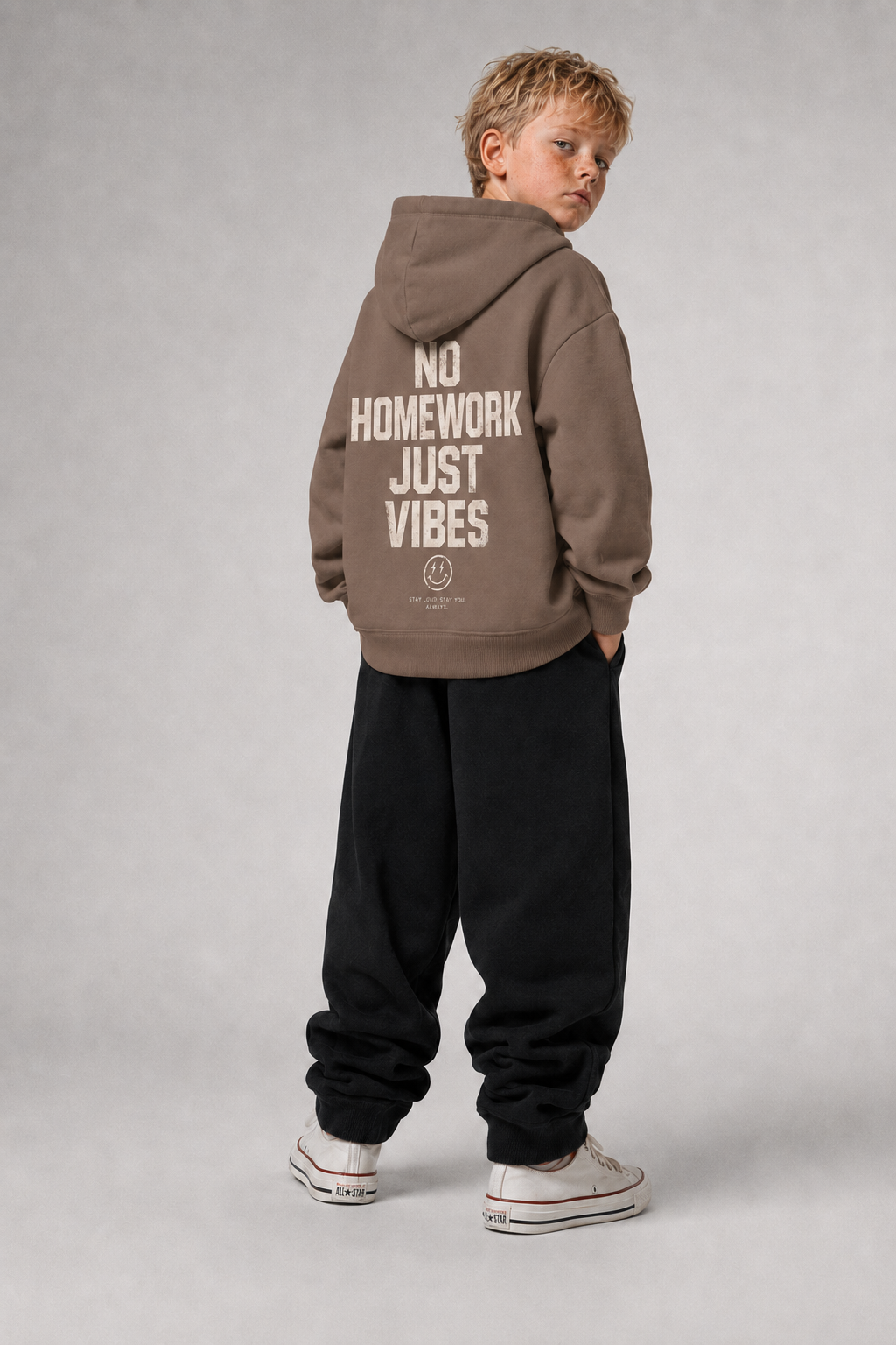 NO HOMEWORK JUST VIBES Oversize Hoodie von BELOUD – Premium Kids-Streetwear