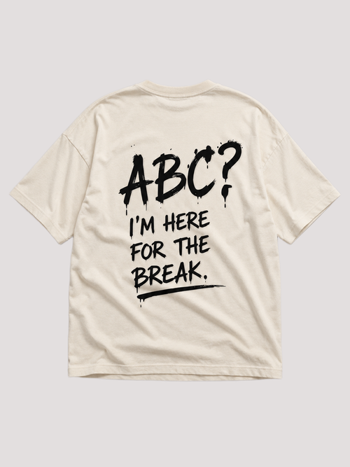 Rückansicht des cremefarbenen ABC Oversize Shirts von BELOUD mit schwarzem Spray-Backprint