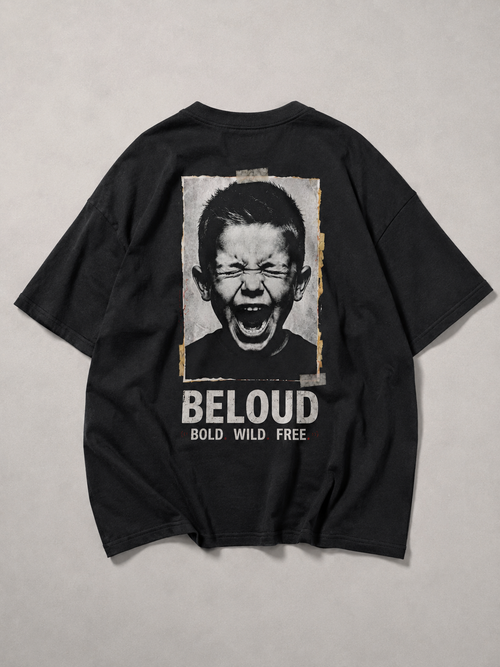 Rückansicht des schwarzen BOLD WILD FREE Oversize Shirts von BELOUD mit Foto-Backprint