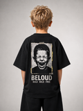 Junge von hinten im schwarzen BOLD WILD FREE Oversize Shirt von BELOUD mit Foto-Backprint