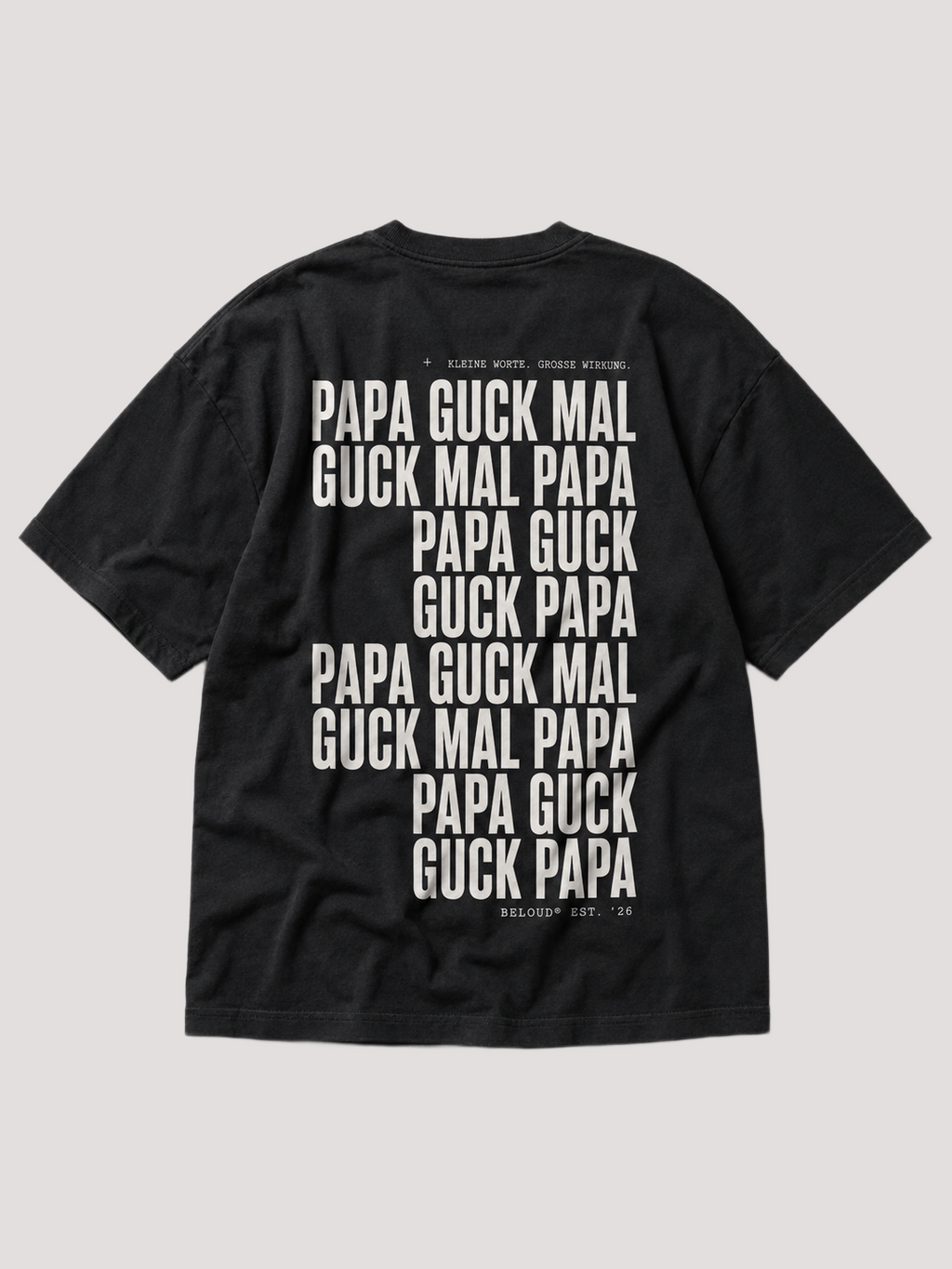 Rückansicht des schwarzen GUCK MAL PAPA Oversize Shirts von BELOUD mit weißem Repeat-Text-Backprint