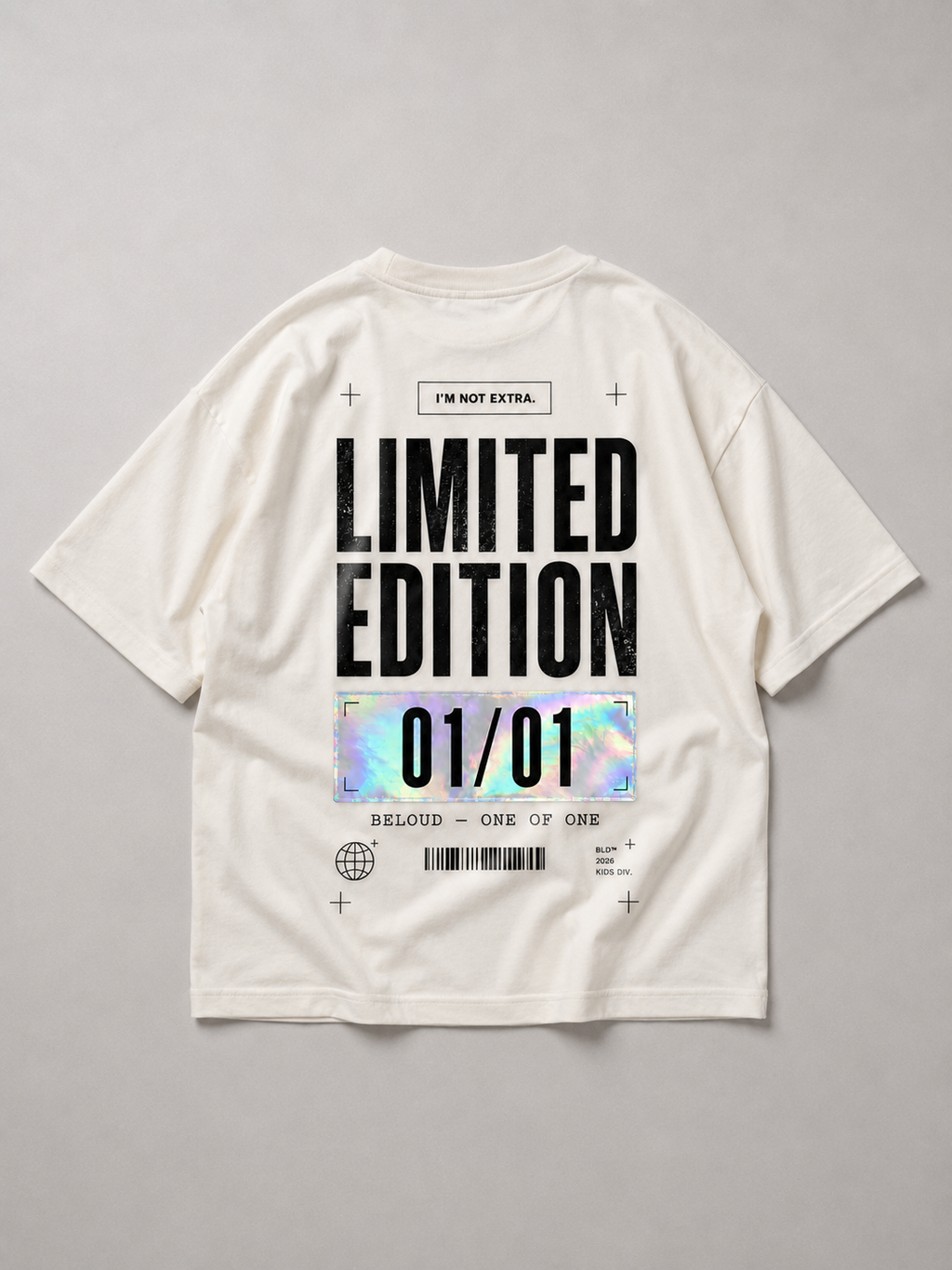 Rückansicht des cremefarbenen LIMITED EDITION Oversize Shirts von BELOUD mit Block-Backprint und holografischem Detail