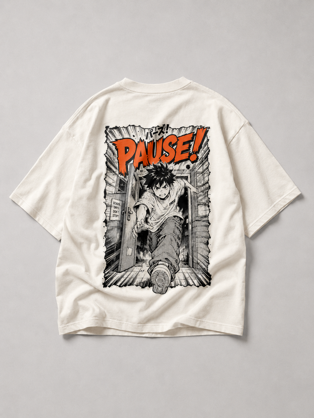 Rückansicht des cremefarbenen PAUSE Oversize Shirts von BELOUD mit schwarz-orangem Manga-Backprint