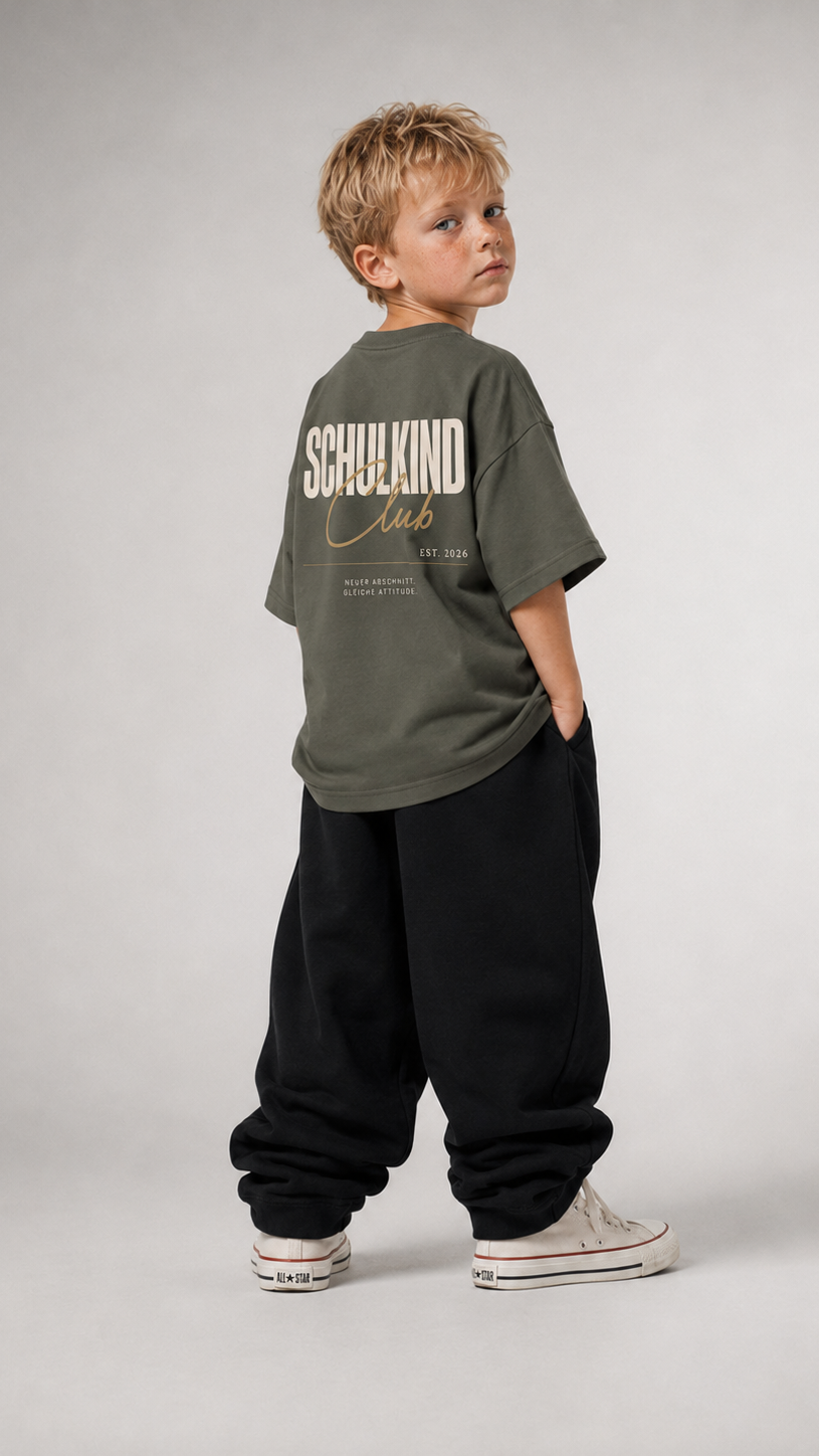 SCHULKIND CLUB Oversize Shirt in Organic Khaki von BELOUD – Premium Kids-Streetwear