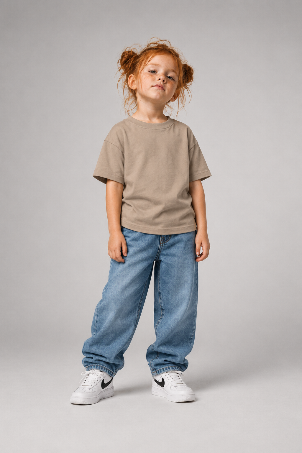 KITA CREW Kids Shirt – Wet Sand – Frontansicht Fullbody