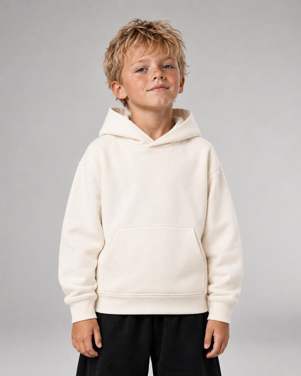 LIMITED EDITION Kids Hoodie in Ivory – Vorderansicht getragen