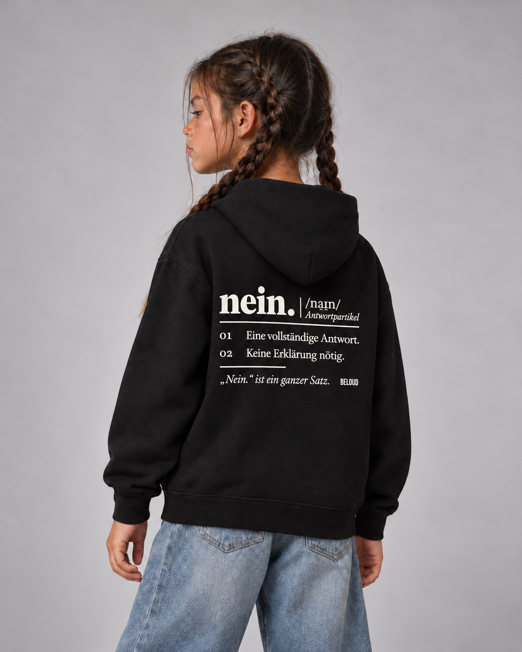 NEIN Kids Hoodie in Schwarz – Dreiviertel-Rückenansicht mit hellem Print