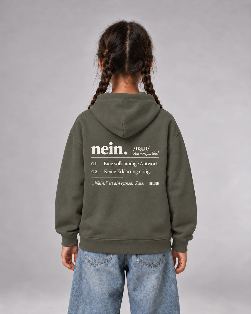 NEIN Kinder-Hoodie in Organic Khaki mit hellem Wörterbuch-Rückenprint