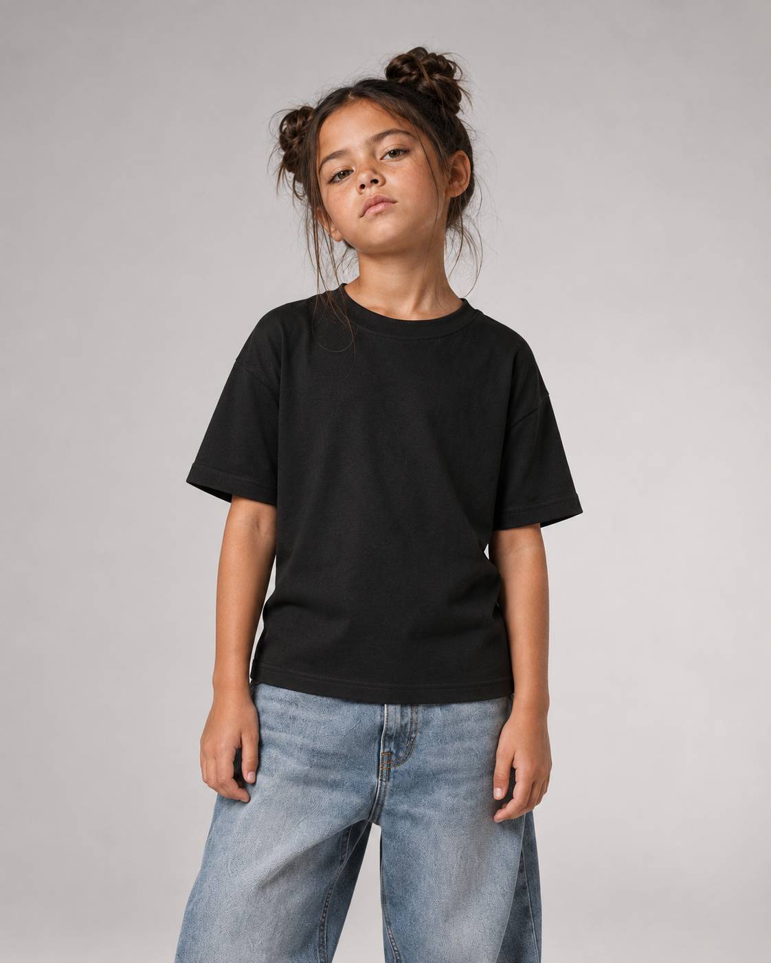 BELOUD NEIN Kinder T-Shirt in Schwarz – Vorderansicht am Model