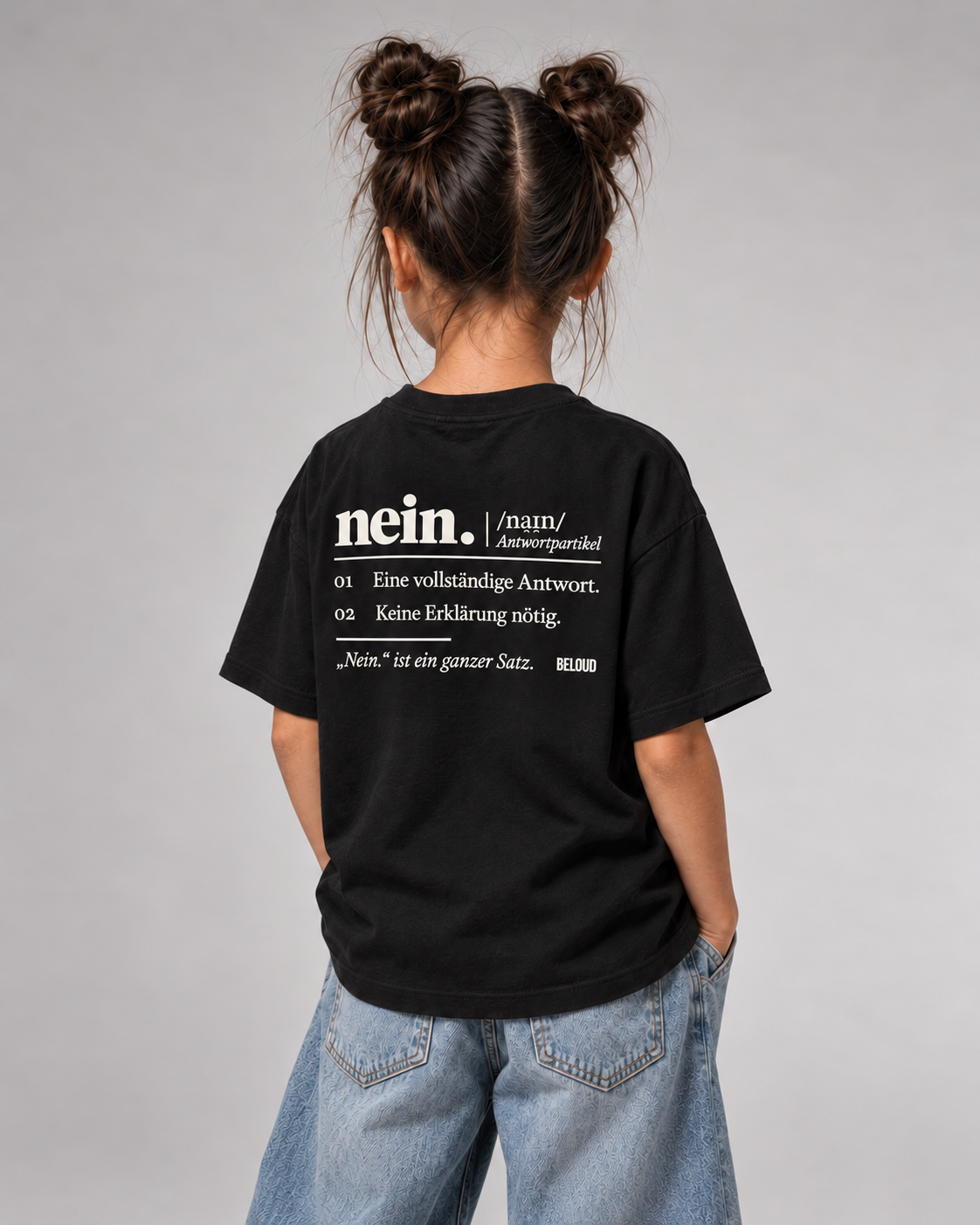 BELOUD NEIN Kinder T-Shirt in Schwarz – Dreiviertel-Rückenansicht mit NEIN-Print
