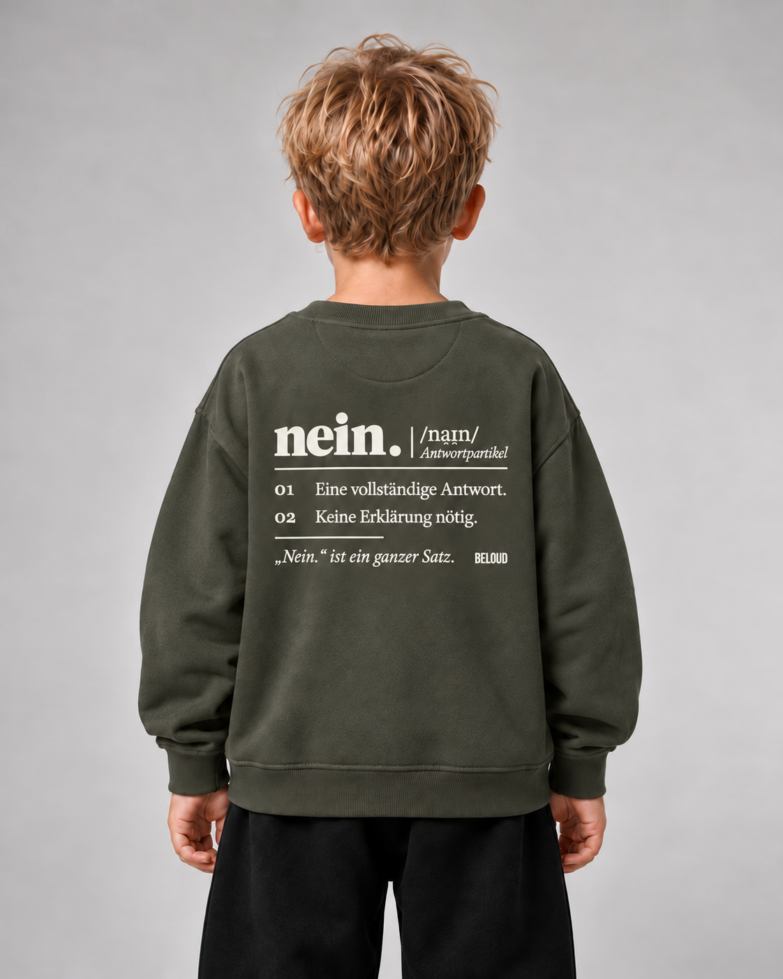 NEIN Kinder-Sweater in Organic Khaki mit weißem Rückenprint