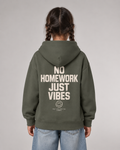 NO HOMEWORK JUST VIBES Kids Hoodie Organic Khaki – Rückenansicht getragen