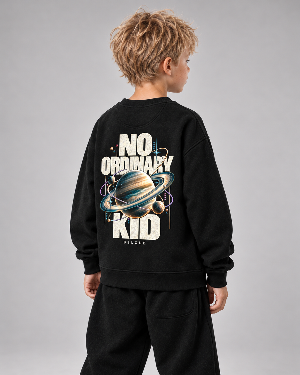BELOUD NO ORDINARY KID Kids Sweater – Black – Dreiviertel-Rückenansicht