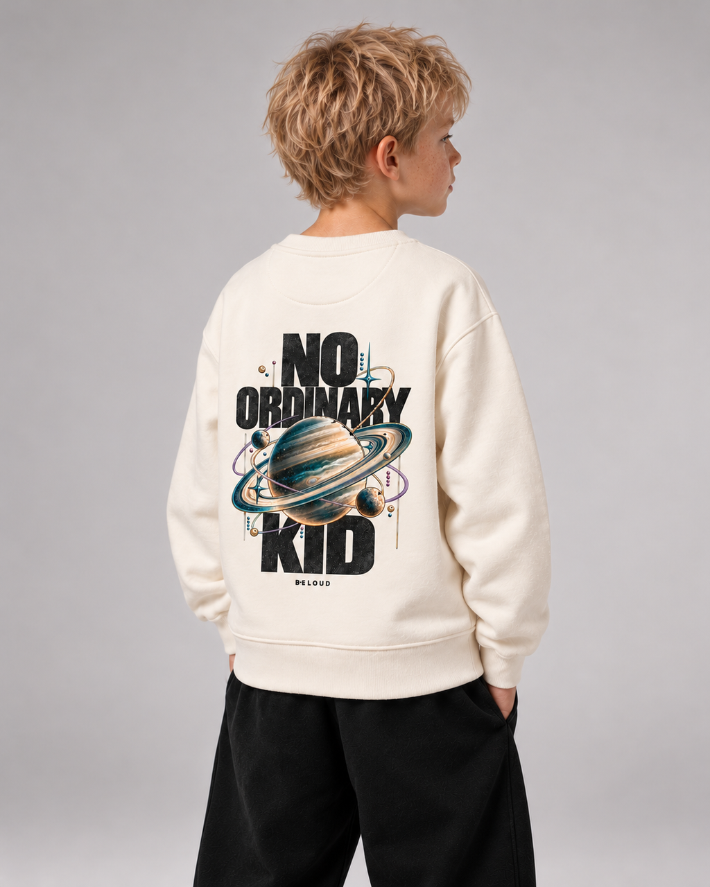 BELOUD NO ORDINARY KID Kids Sweater – Ivory – Dreiviertel-Rückenansicht