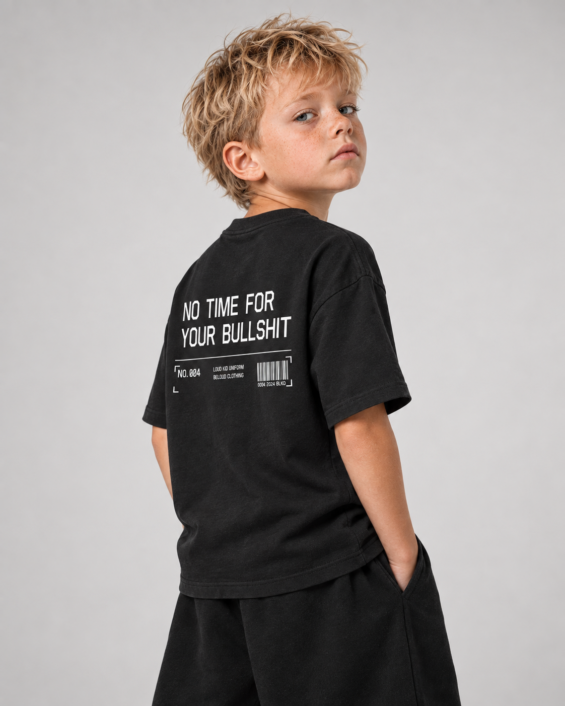 NO TIME FOR YOUR BULLSHIT Kids Shirt – Black – Seitenansicht zur Passform
