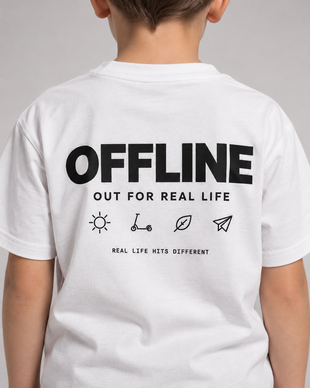 OFFLINE Kids Shirt – White – Getragenes Printdetail