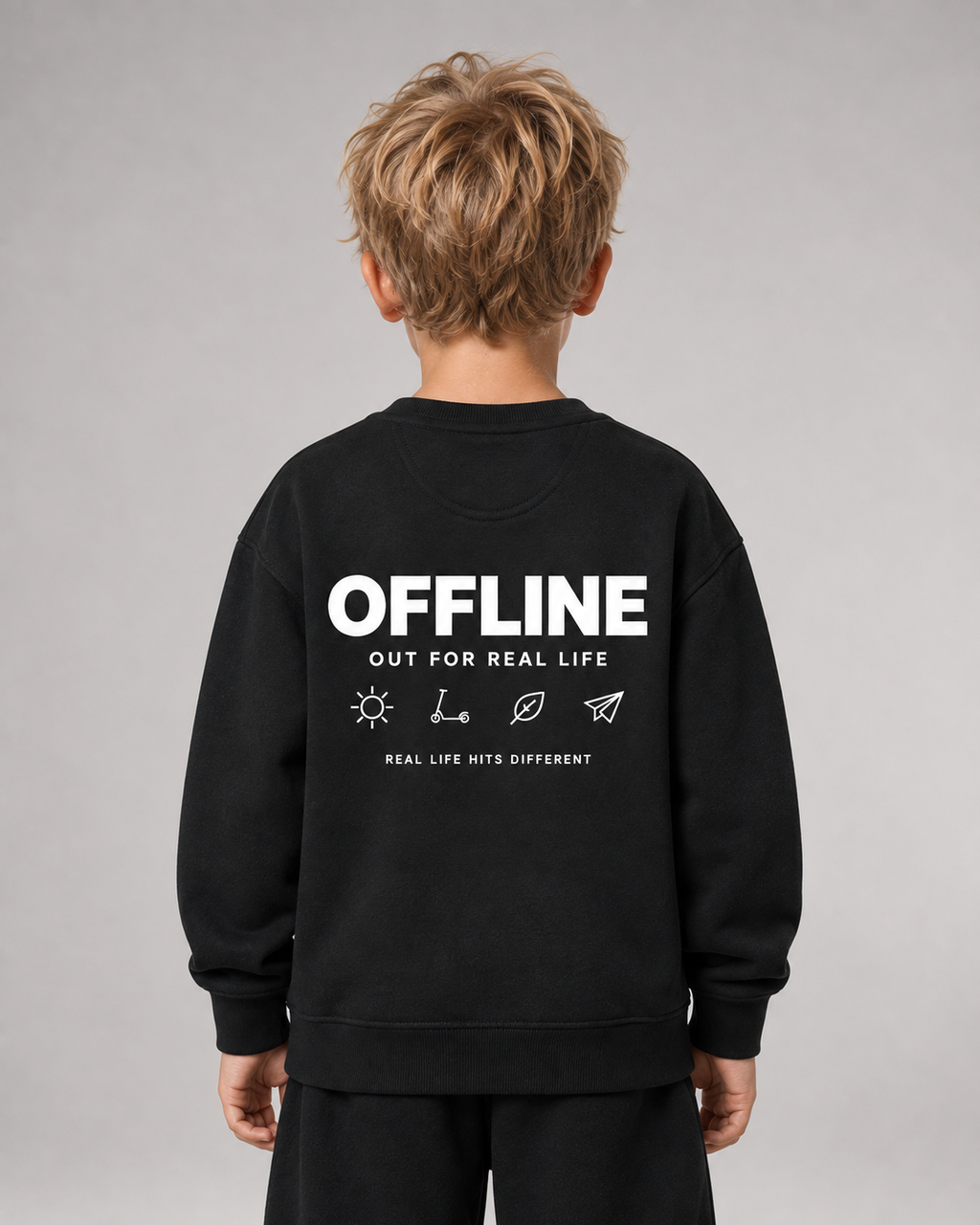 OFFLINE Kids Sweater Black – Rückenansicht getragen